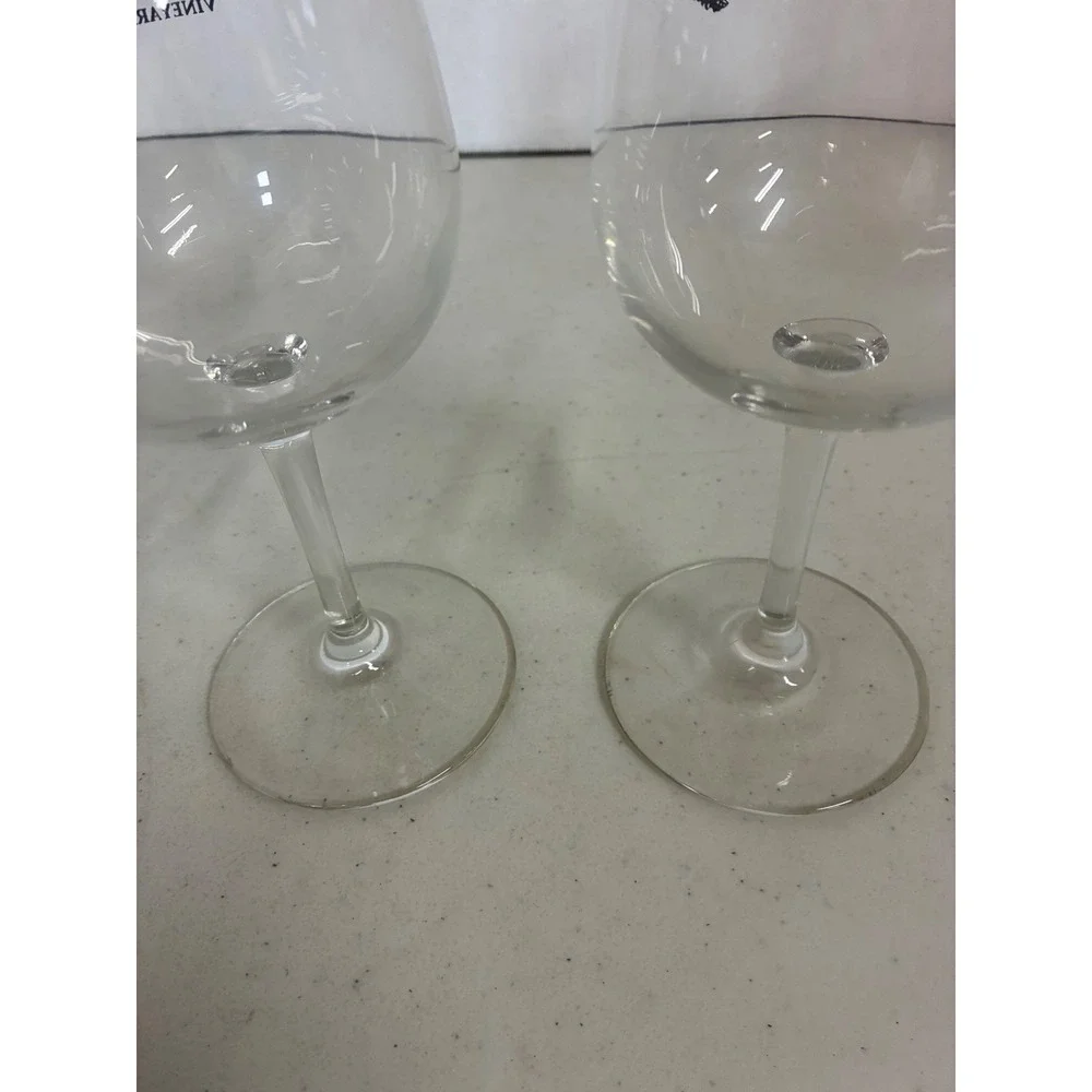 Hampton‎ Roads Vineyard & Winery Set of 2 Clear Stemmed Wine Glasses Logo Logo